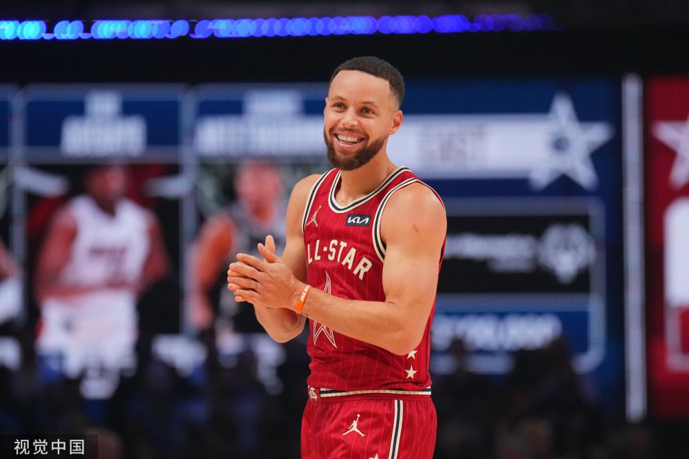 现出坚韧不 现出坚韧不